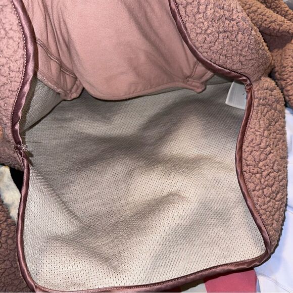 XS Abercrombie & Fitch Sherpa Half-Zip Satin Trim Sweatshirt in Mauve - Picture 9 of 9